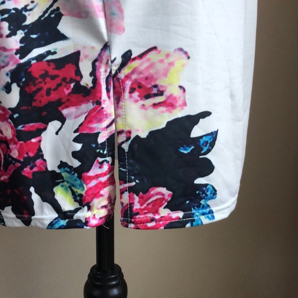 Beautiful flower sundress - Picture 3 of 5